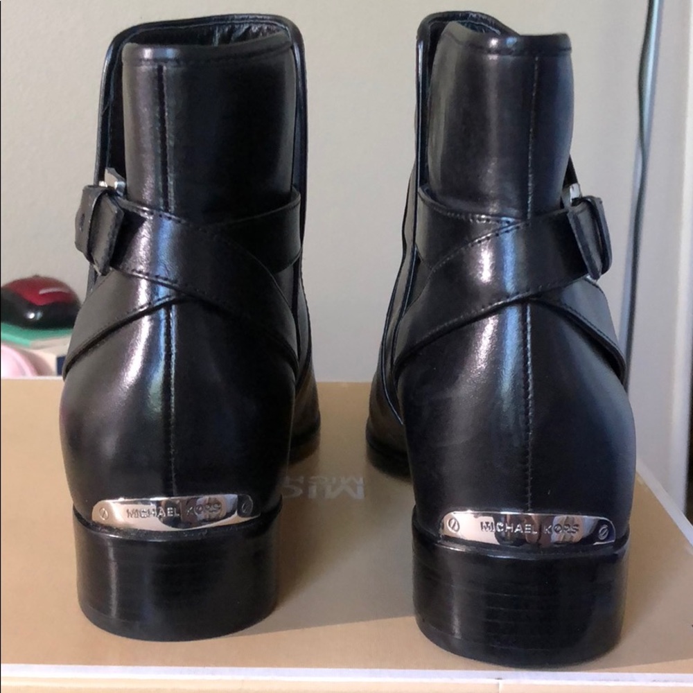 Michael Kors Black Ankle Boots With 2in Heel - Picture 2 of 4